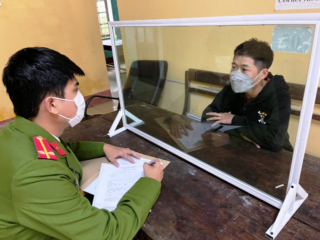 Bắt hai đối tượng dùng dao đe dọa cướp tài sản