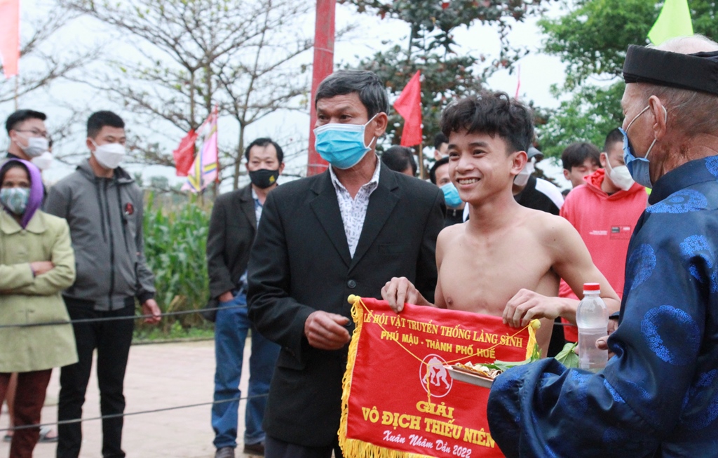 Về Sình xem vật lệ