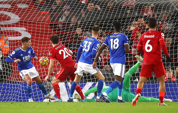 Jota giúp Lữ đoàn đỏ nhẹ nhàng hạ Leicester