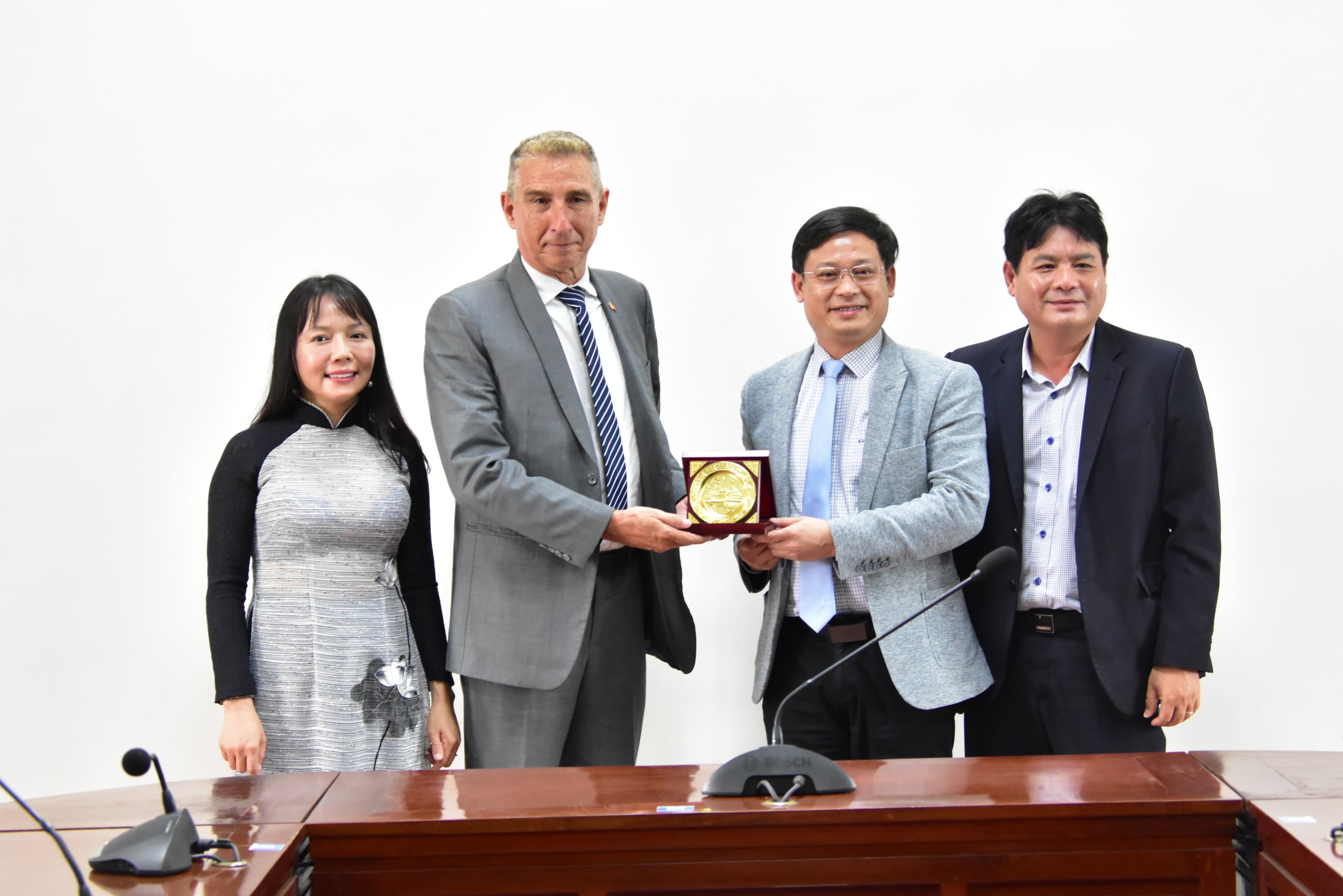 Đẩy mạnh hợp tác với Hiệp hội Thương mại Hoa Kỳ tại Việt Nam