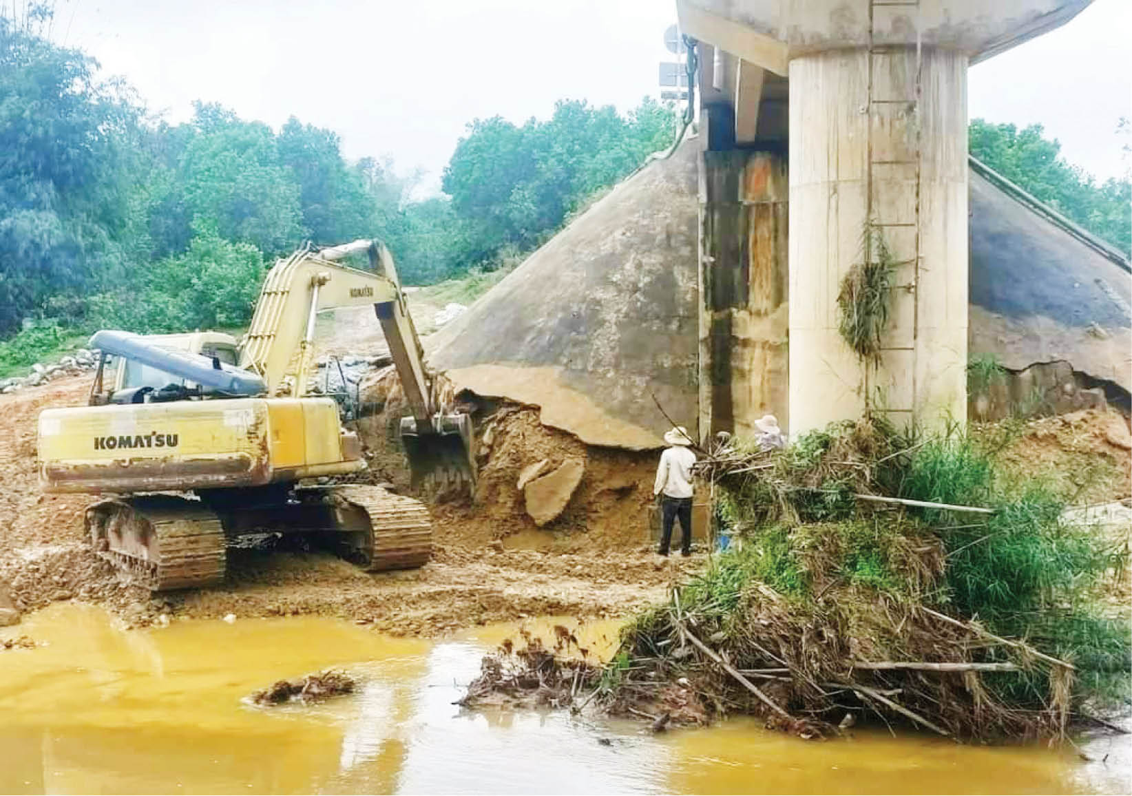 Khắc phục hư hỏng cầu dân sinh ở A Lưới