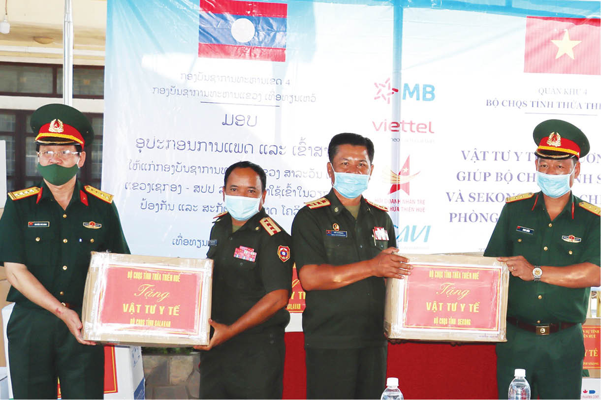 Thắm tình đoàn kết Việt -Lào