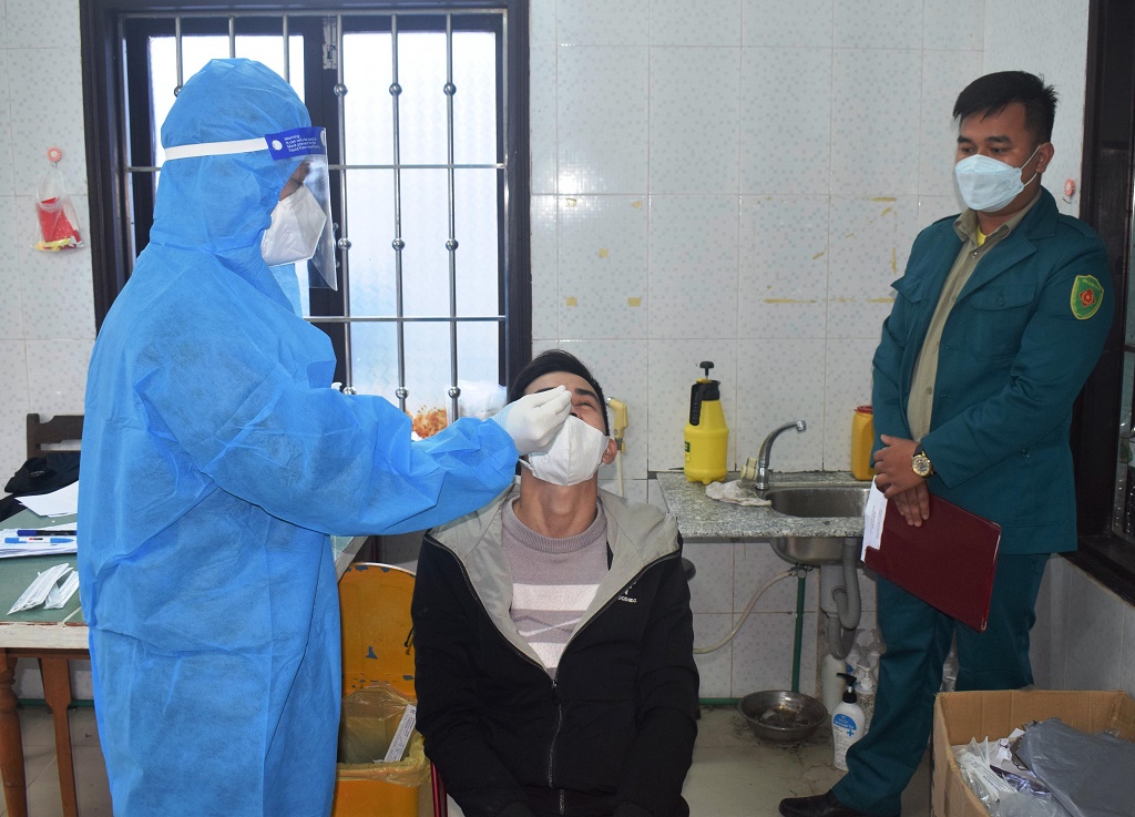 Xét nghiệm COVID-19 cho 125 thanh niên Phong Điền trước ngày nhập ngũ