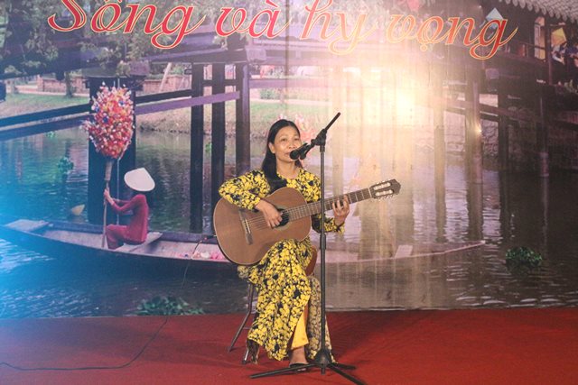 Ngâm thơ Nguyên tiêu