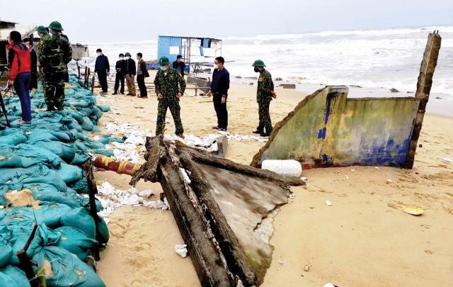 Đầu tư kè sạt lở biển vùng trọng điểm