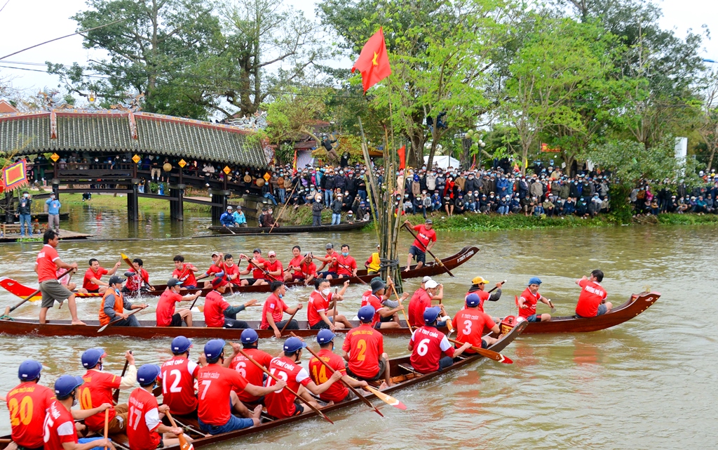 Trải đua rộn khúc sông quê