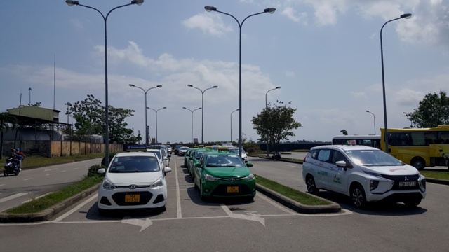 Taxi rơi vào thế khó vì giá xăng dầu tăng