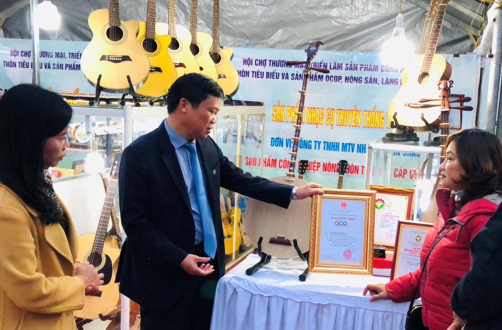 Nhiều sản phẩm OCOP tham gia hội chợ thương mại tại Hương Thủy