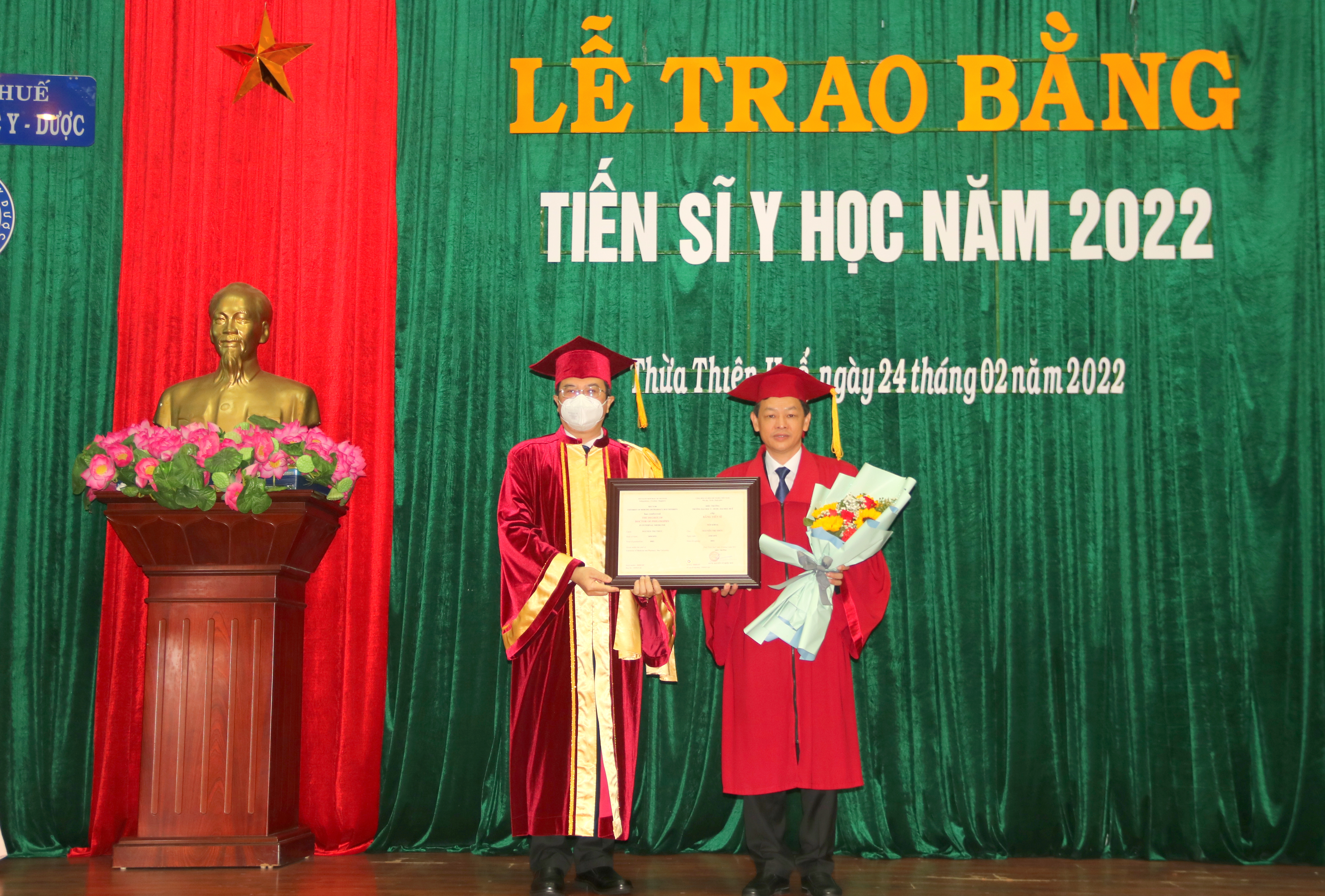 Trao bằng cho gần 400 tân tiến sĩ, chuyên khoa cấp I