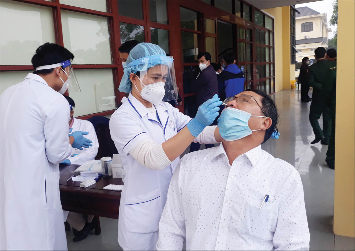 Không nề hà khó khăn