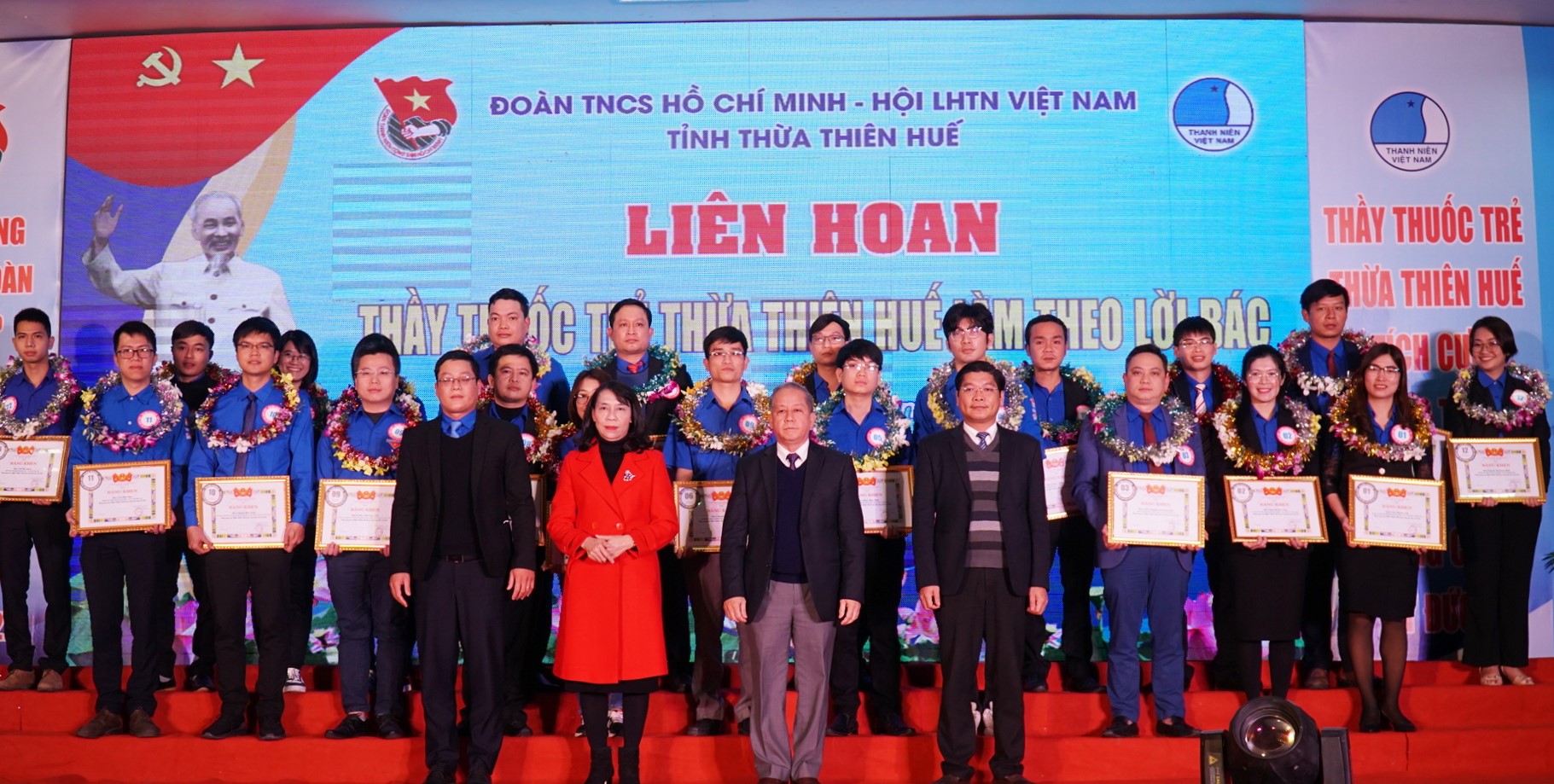 Tuyên dương 24 thầy thuốc trẻ làm theo lời Bác