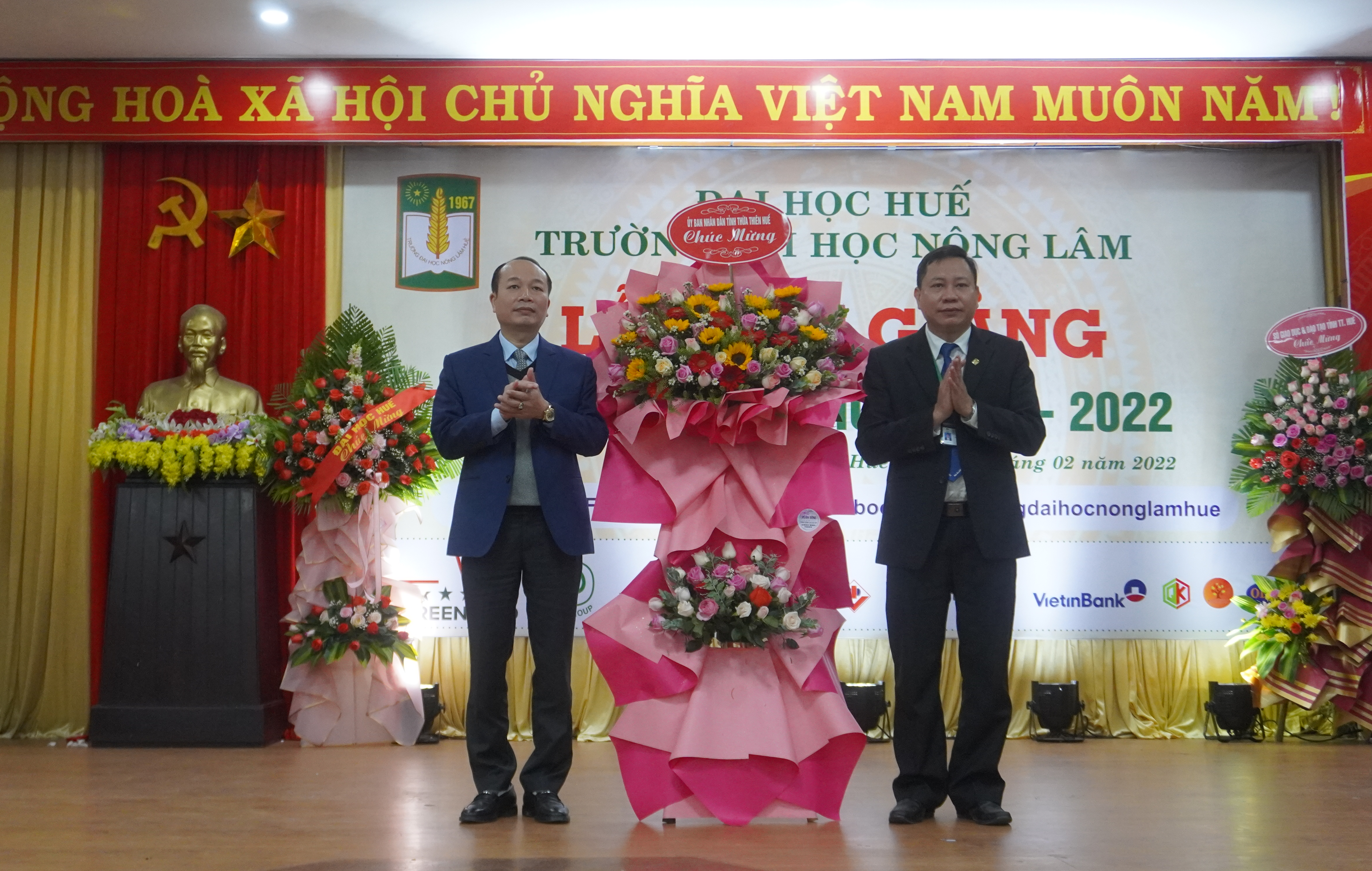 Trường Đại học Nông lâm đón 1 050 sinh viên trong năm học mới