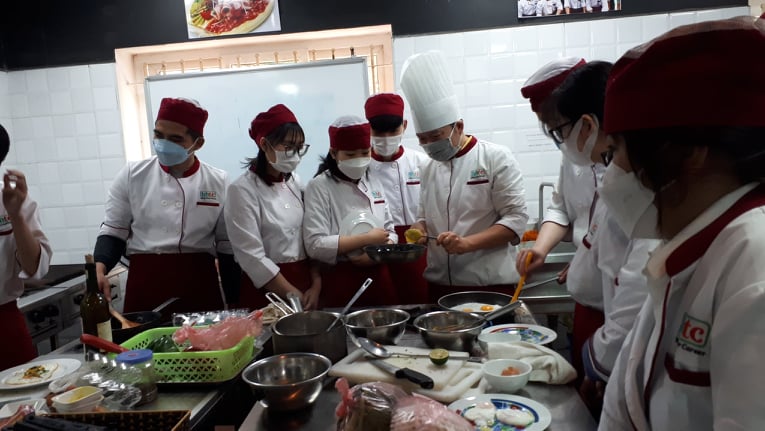 Khoảng 28 học sinh tốt nghiệp THPT vào học nghề