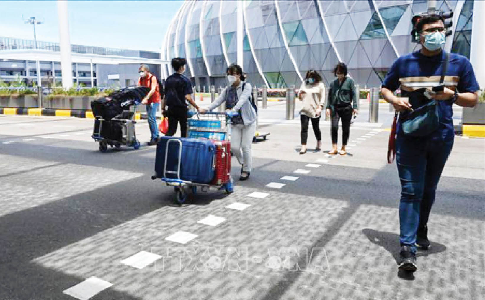 Hàng không Châu Á tăng cường các chuyến bay quốc tế