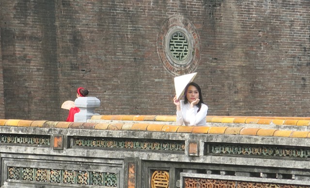 Dịp 8 3, miễn vé tham quan di tích đối với phụ nữ mặc áo dài truyền thống