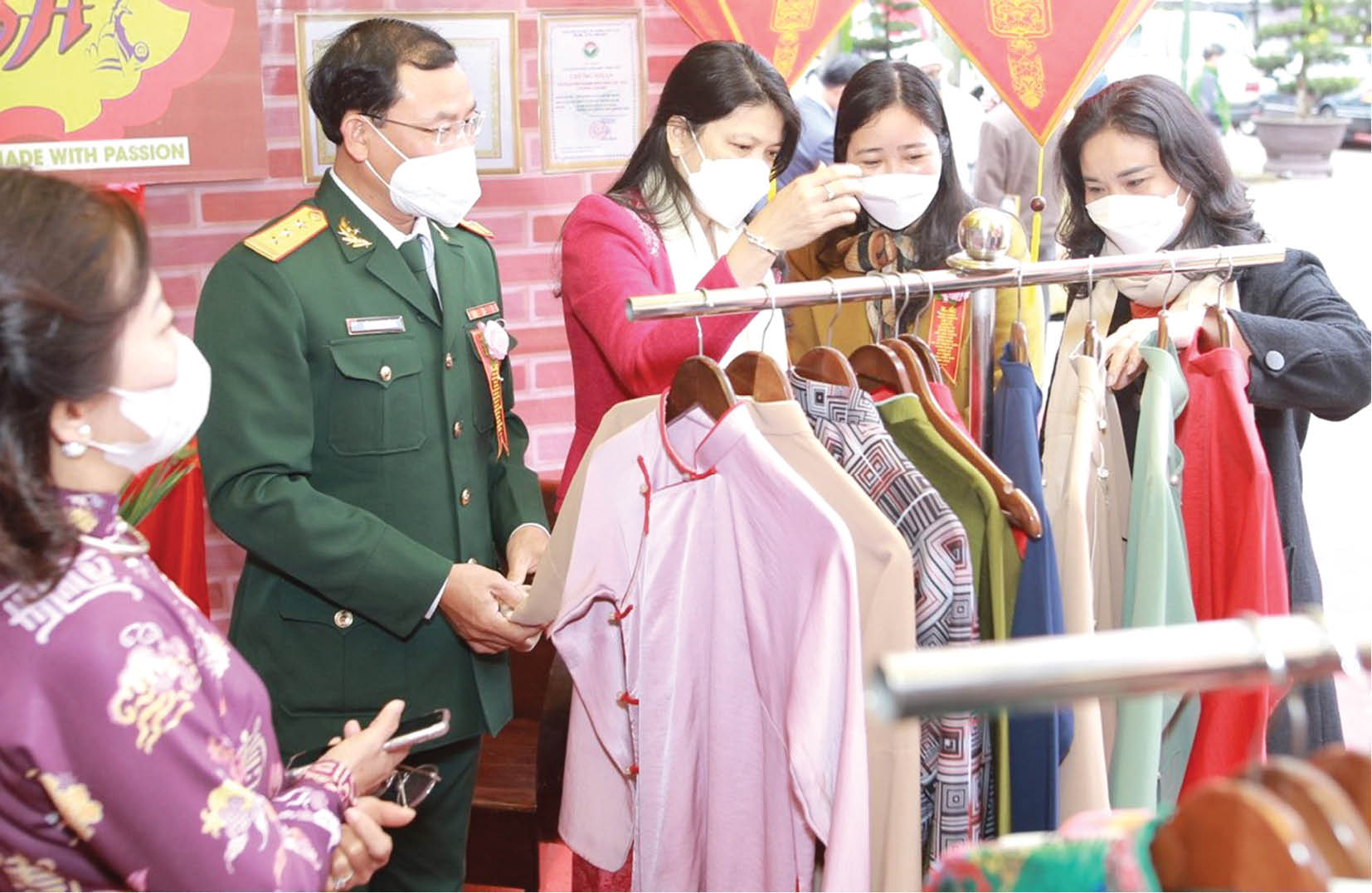 Nhìn từ “Chợ quê ngày hội”  Hội chợ thương mại 2022