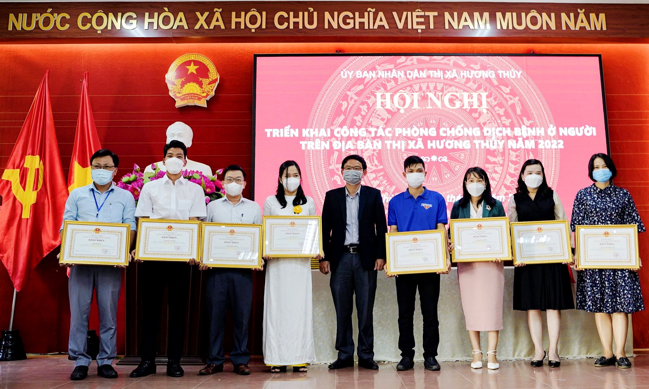 Hương Thủy Nhiều tập thể, cá nhân được Chủ tịch UBND tỉnh khen thưởng trong phòng, chống COVID-19