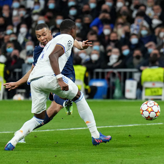 Benzema lập hattrick, Real ngược dòng kịch tính