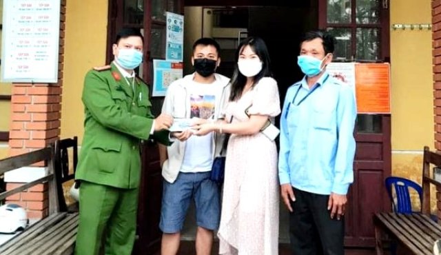 Người đạp xích lô không tham của rơi