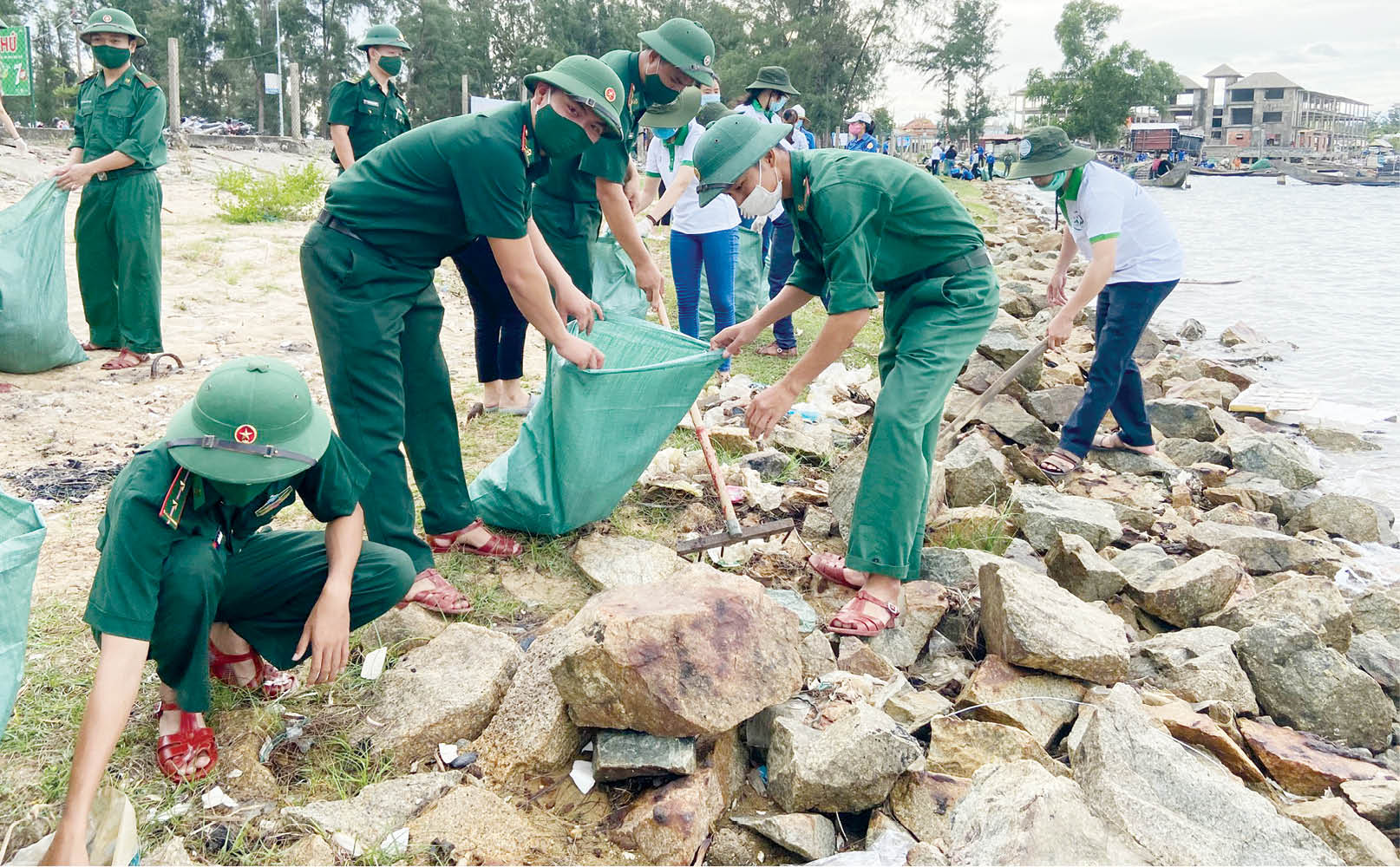 Về với thôn bản