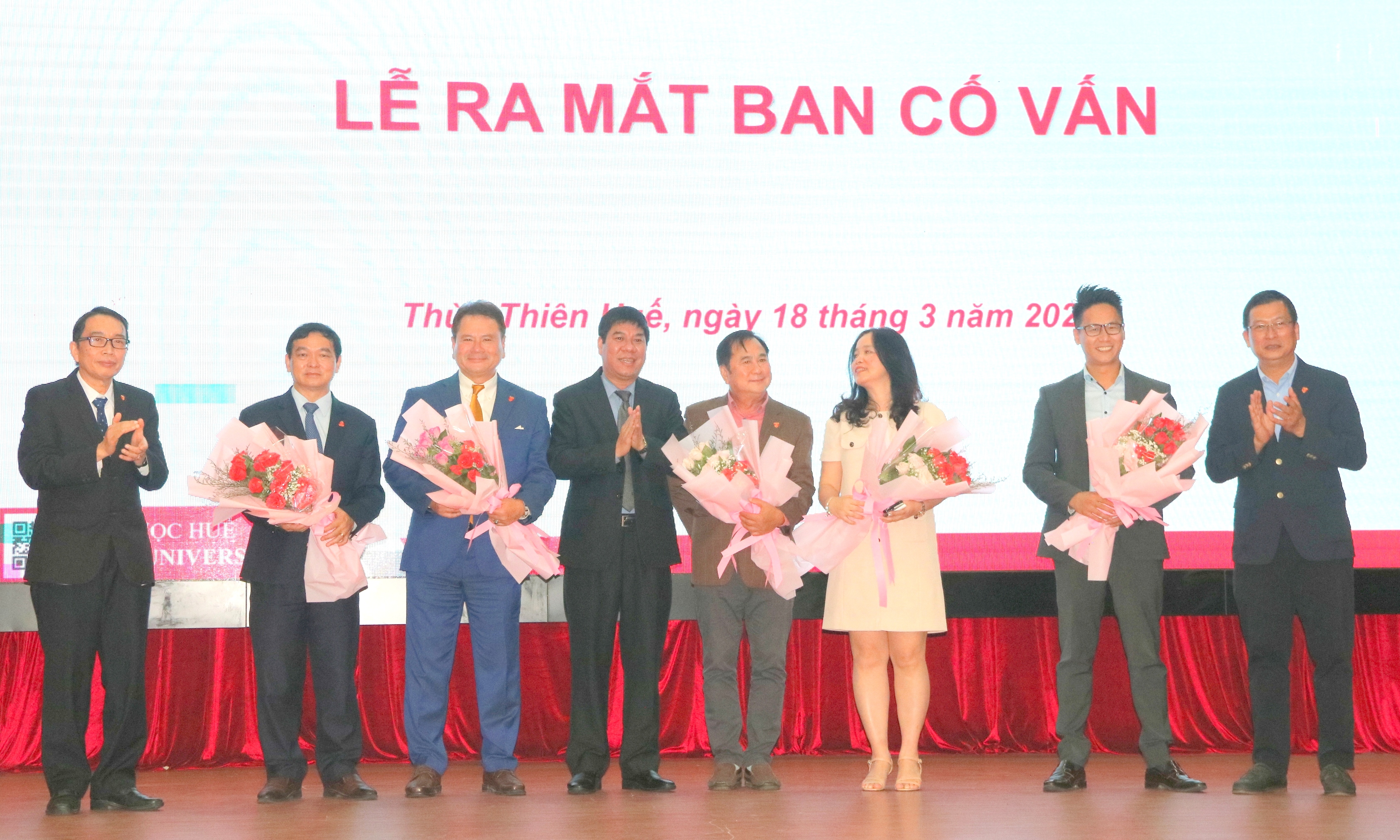 Đại học Huế ký kết hợp tác với 12 đơn vị, doanh nghiệp