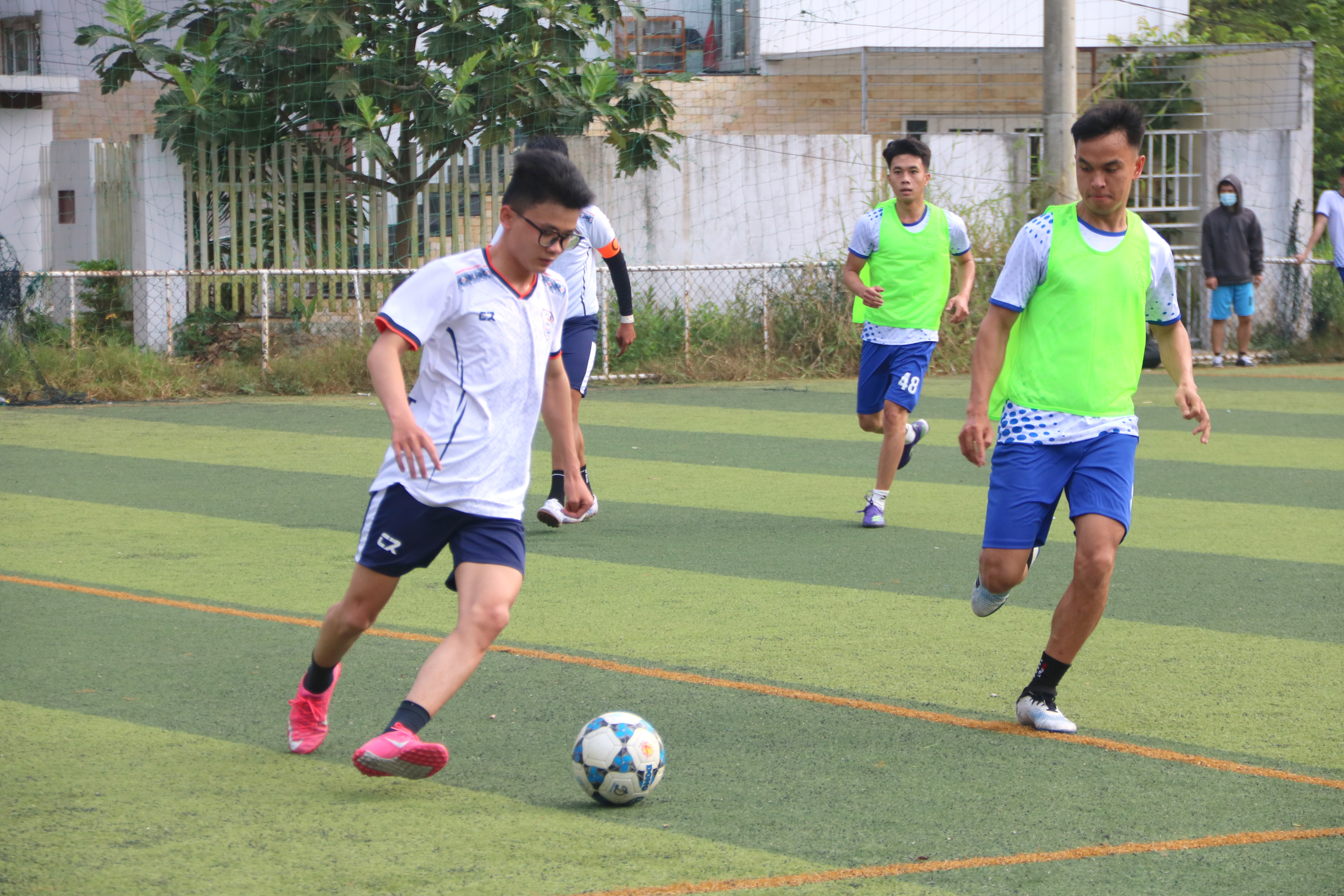 38 đội bóng tranh tài giải bóng đá Trường Du lịch - Đại học Huế