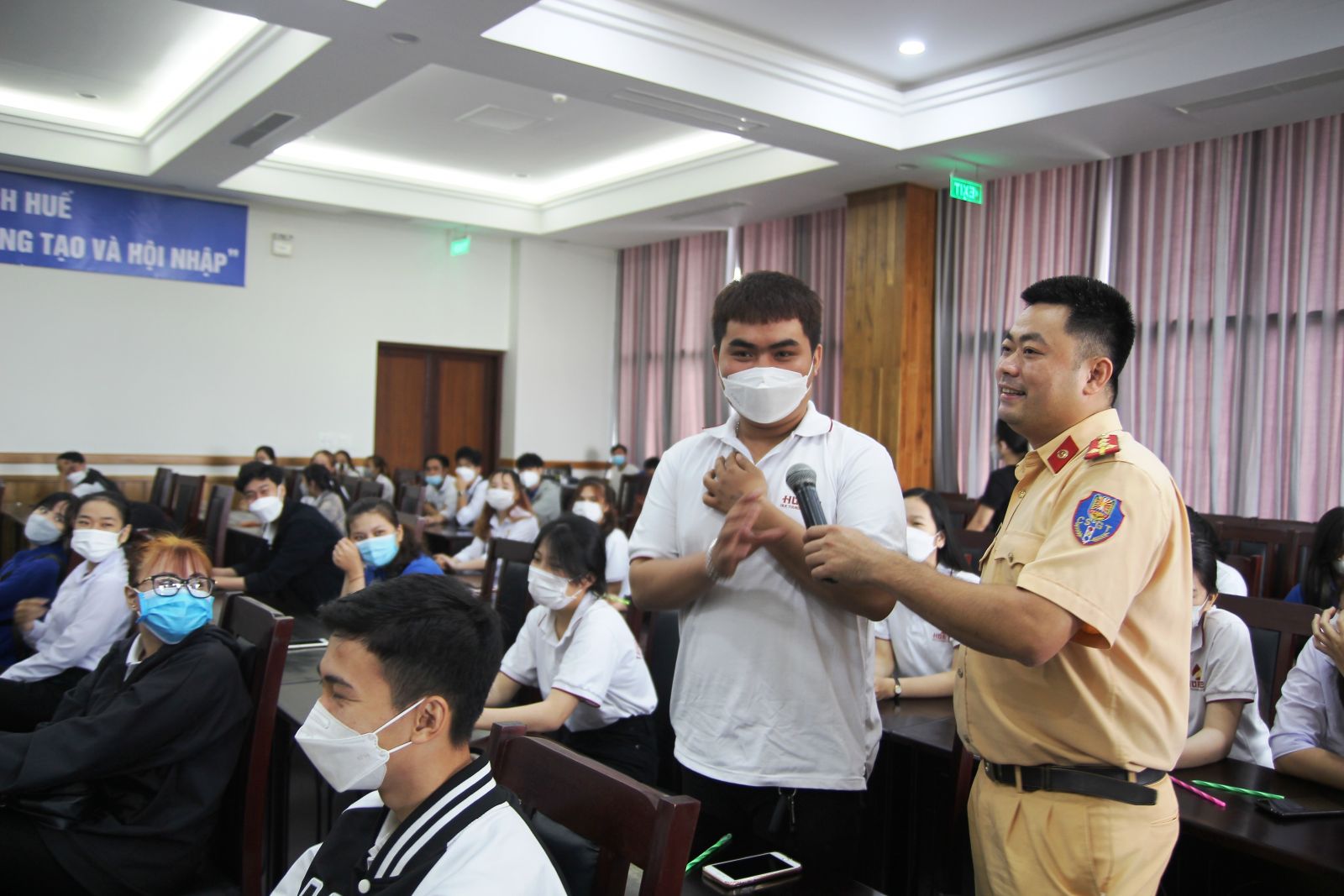 “An toàn giao thông cho nụ cười ngày mai”