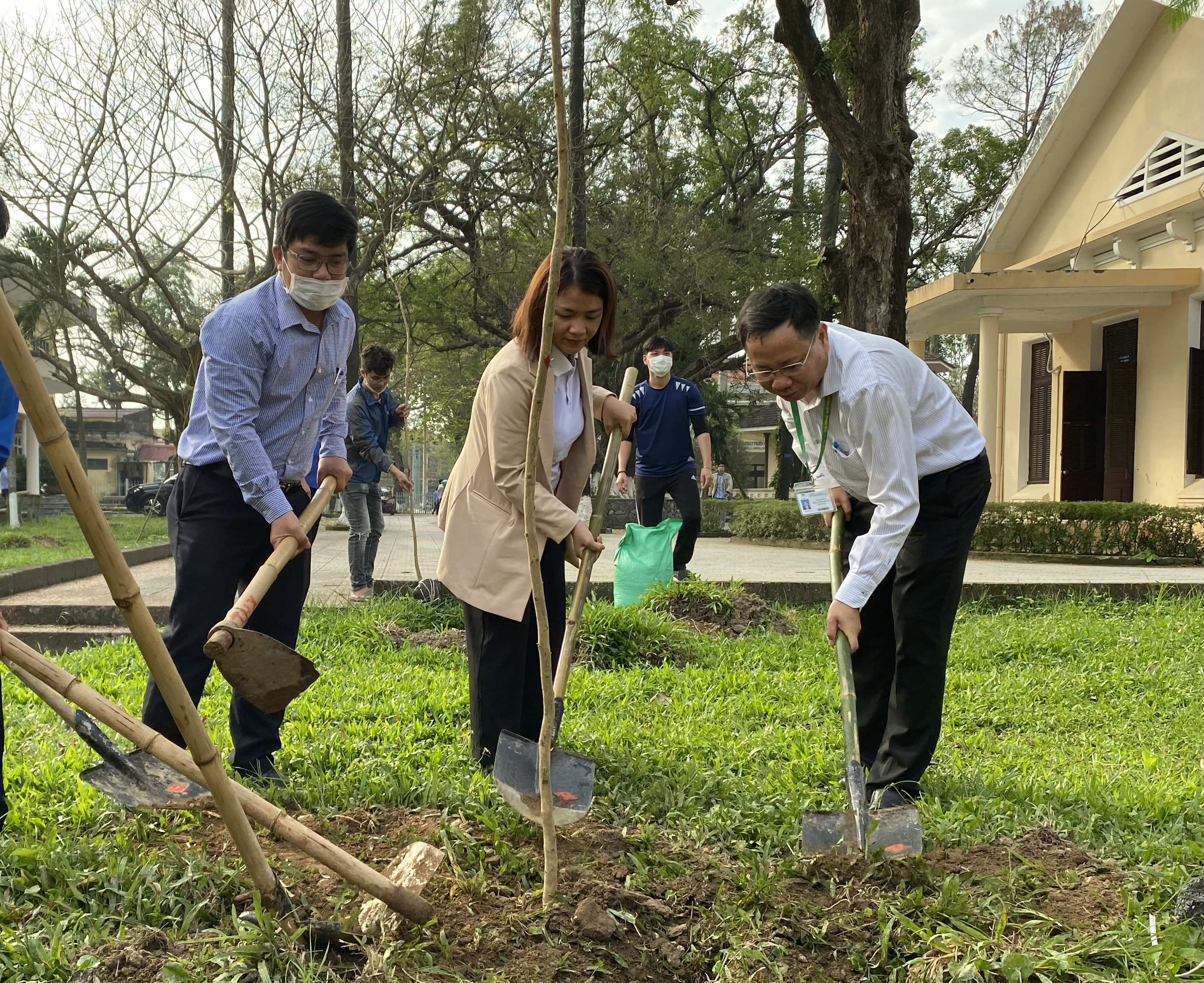 Rộn ràng Tết trồng cây tại Trường đại học Nông Lâm