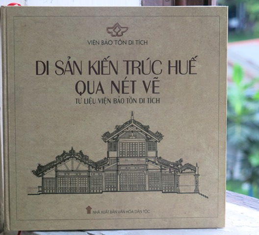 Ra mắt ấn phẩm “Di sản kiến trúc Huế qua nét vẽ”