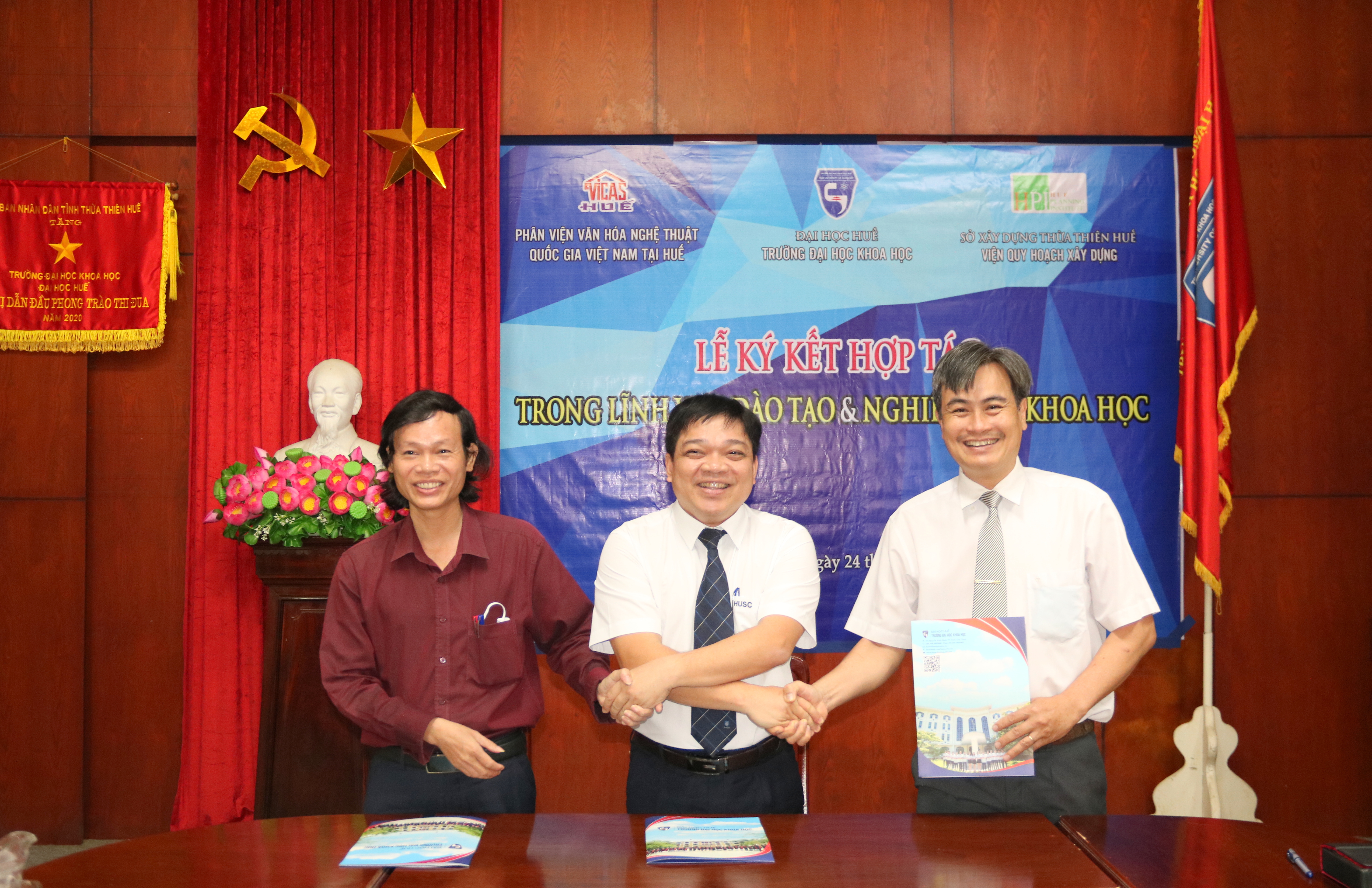 Trường đại học Khoa học đẩy mạnh hợp tác đào tạo và nghiên cứu khoa học