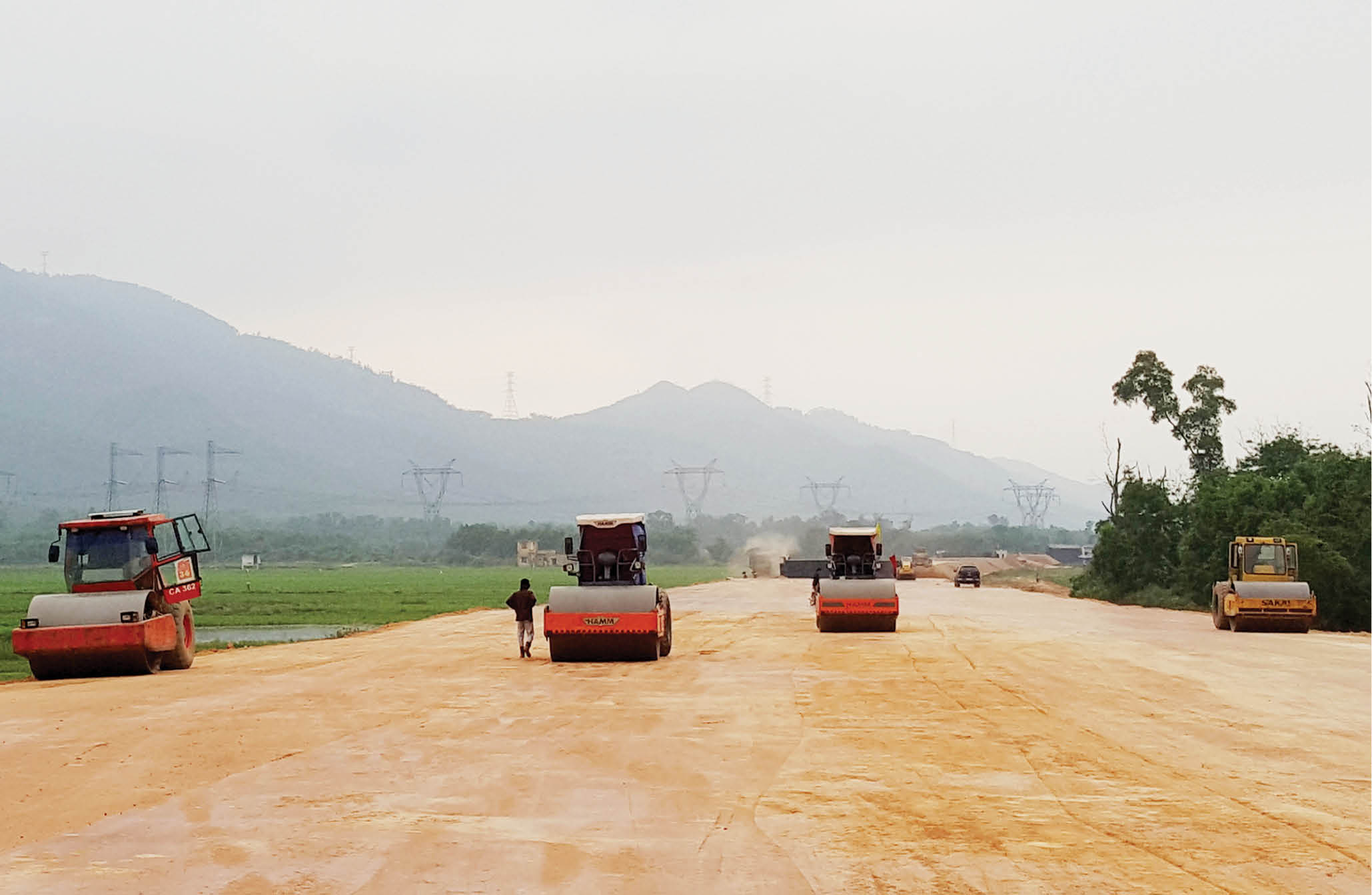 Nhiều dự án giao thông trọng điểm chậm tiến độ vì thiếu đất đắp nền