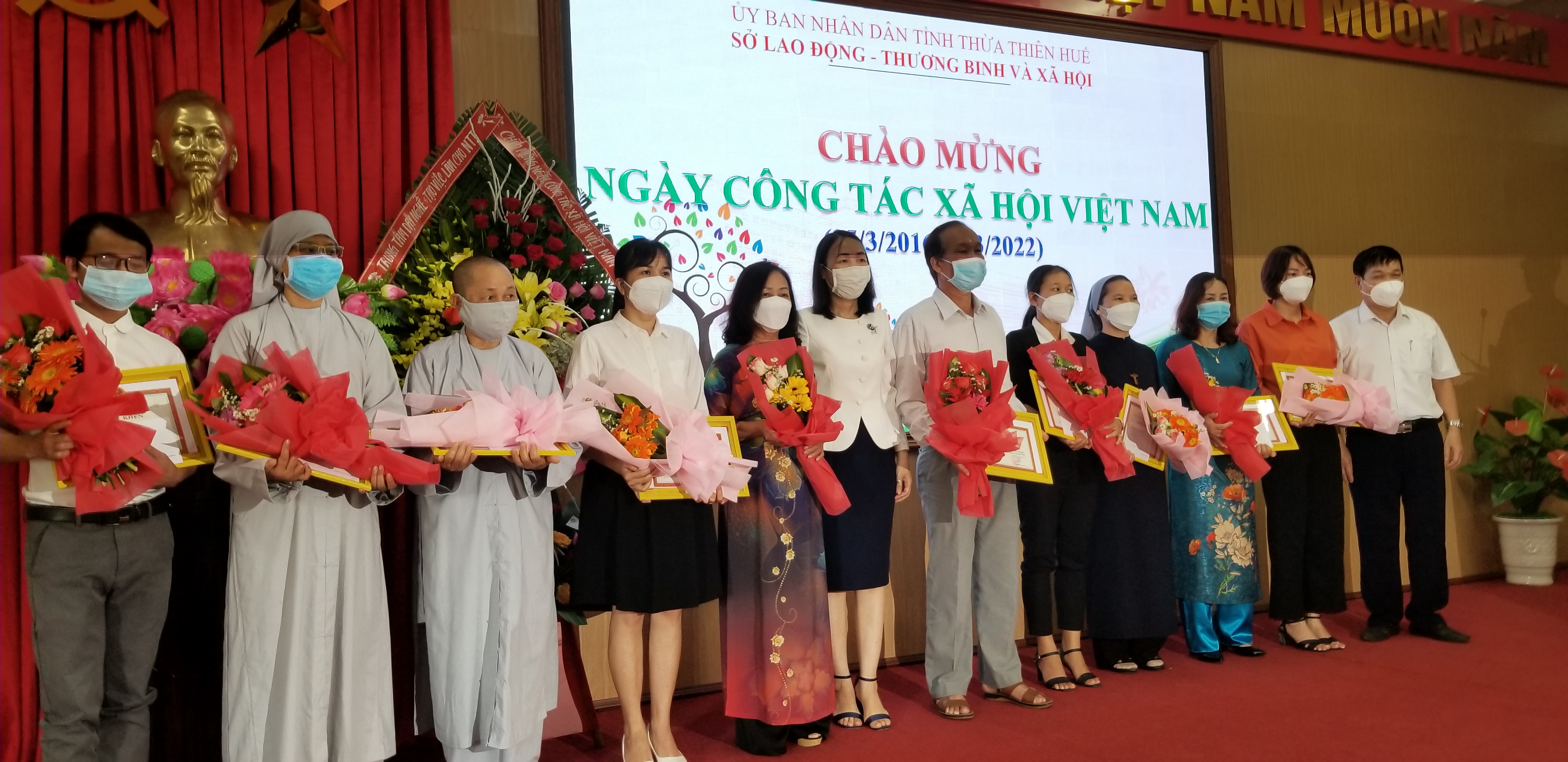 Gặp mặt, tôn vinh những người làm công tác xã hội