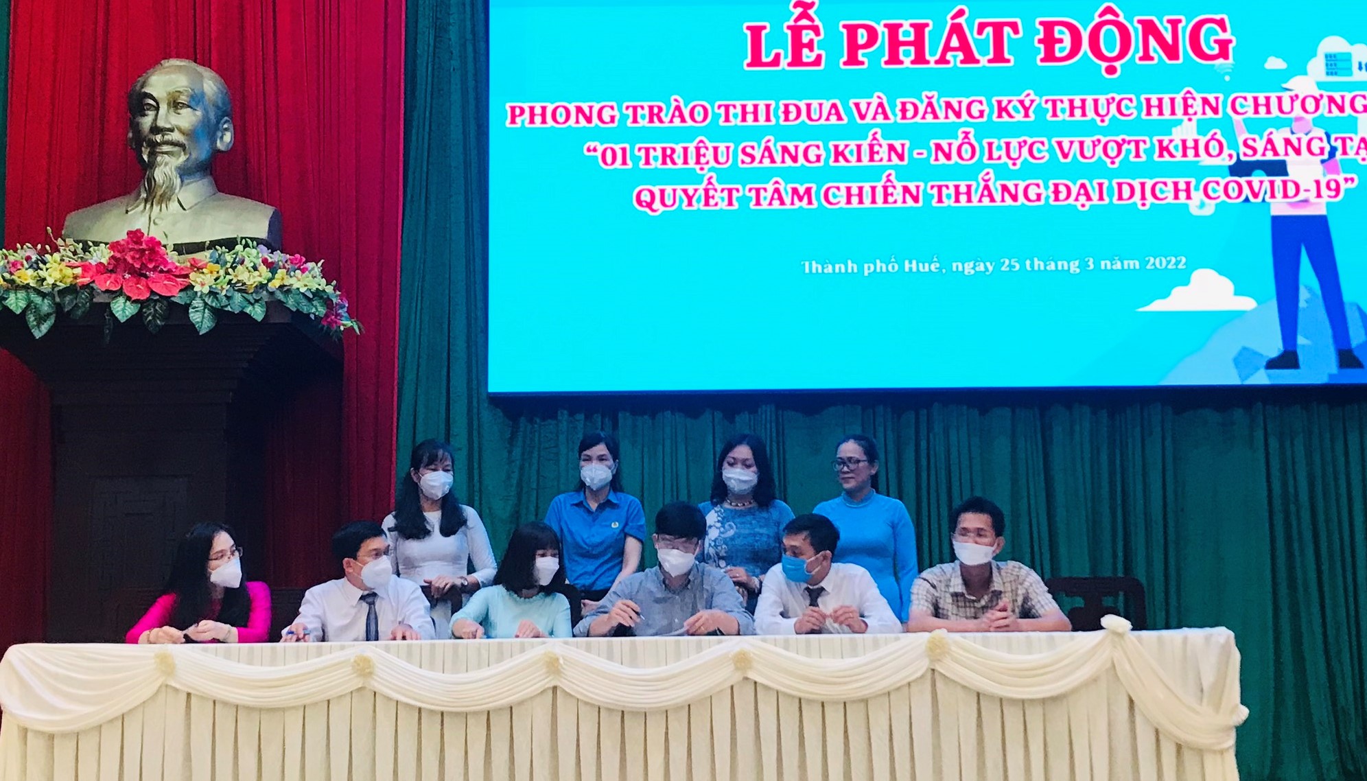 Phát động phong trào thi đua trong đoàn viên và người lao động