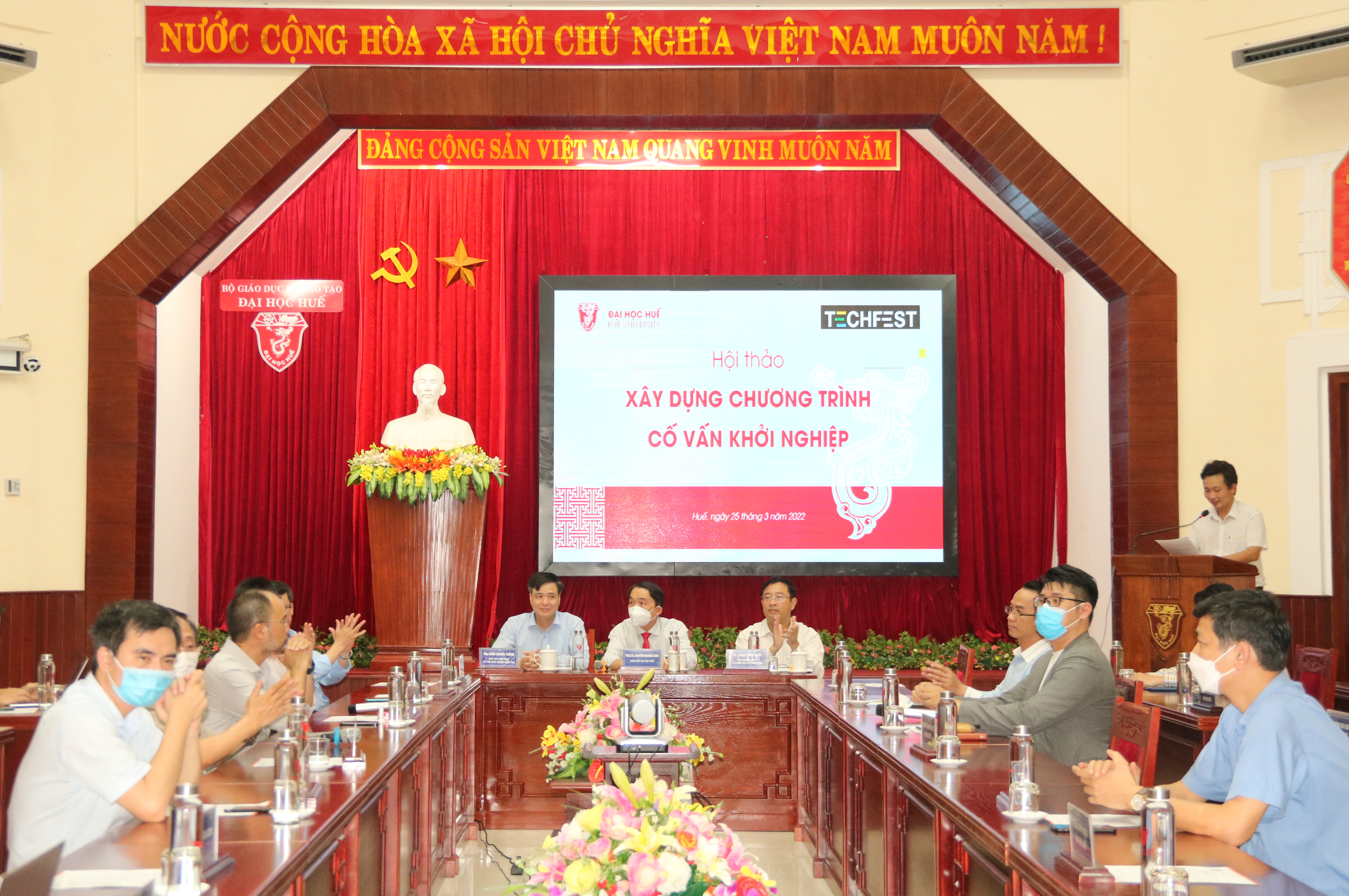 Xây dựng chương trình cố vấn khởi nghiệp