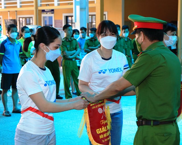 350 vận động viên tham gia giải Chạy vũ trang - việt dã - cầu lông - cờ tướng Công an tỉnh