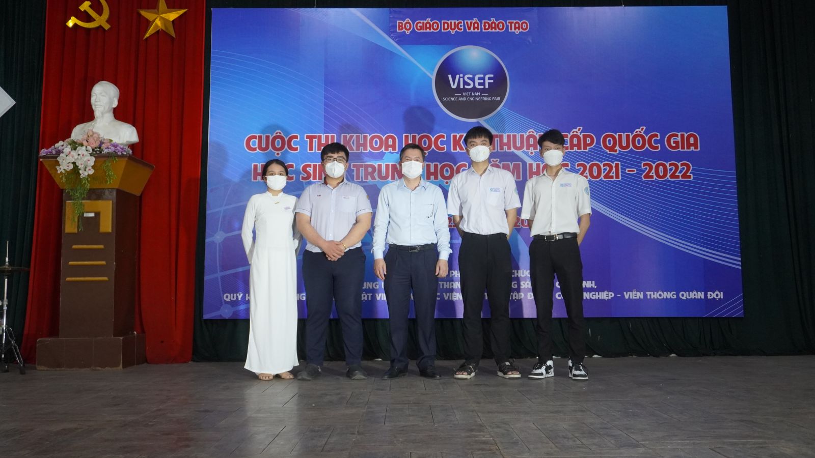 Hai đề tài tham dự Cuộc thi Khoa học kỹ thuật cấp Quốc gia dành cho học sinh trung học