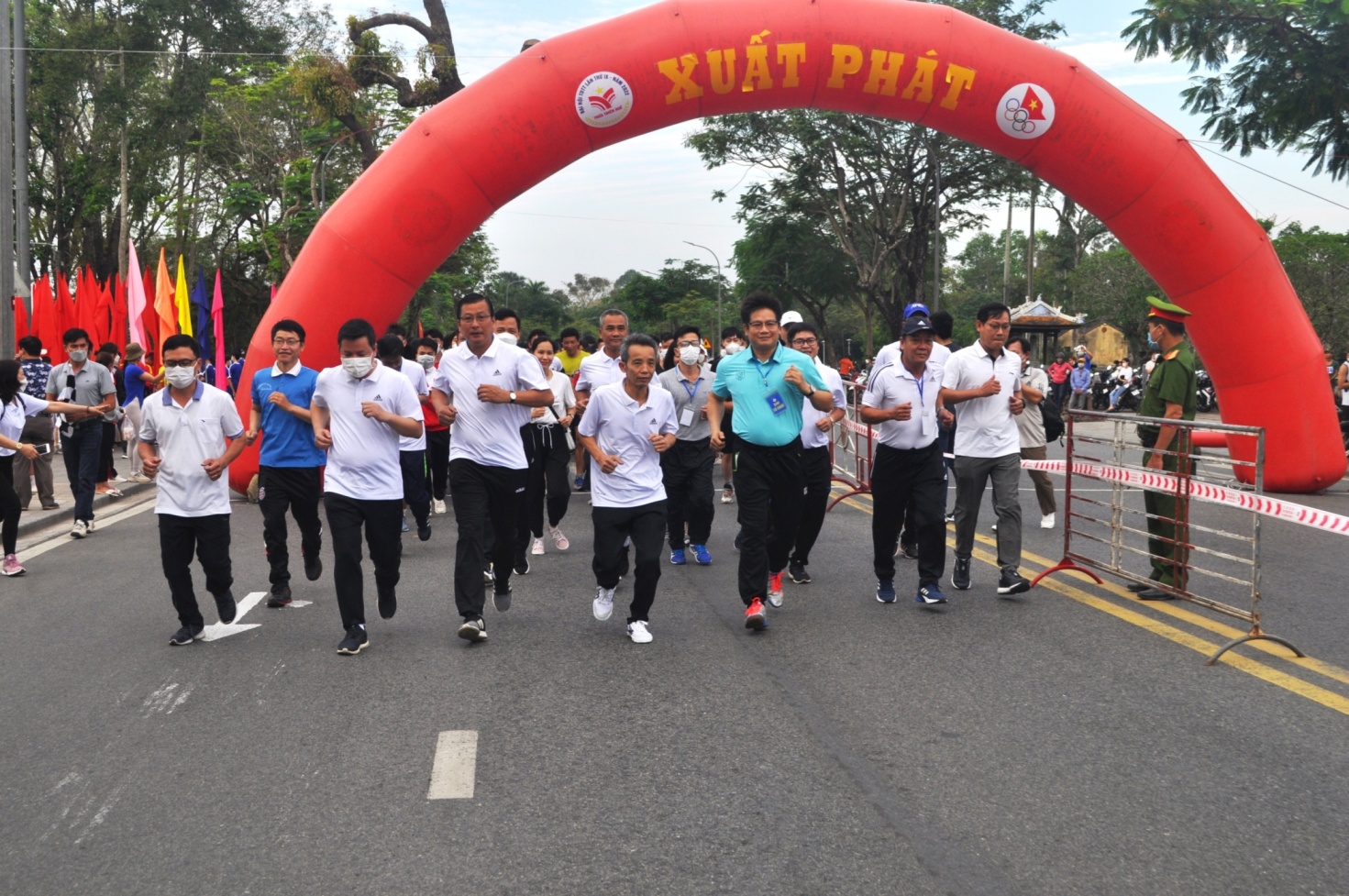 Gần 2 000 người hưởng ứng ngày chạy Olympic vì sức khỏe toàn dân