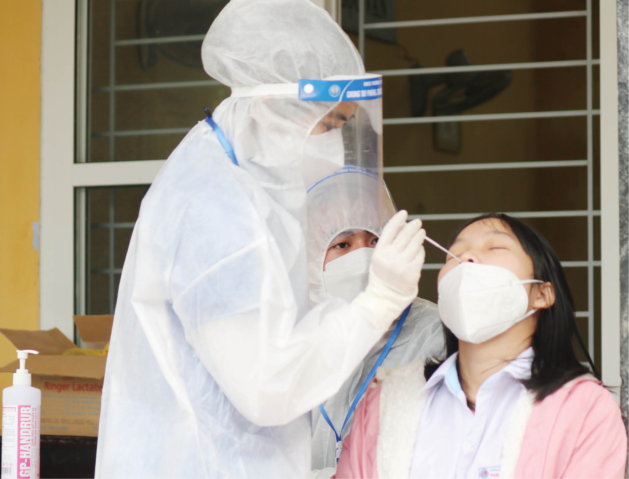 Người dân chỉ cần đi tiêm và khai báo thông tin