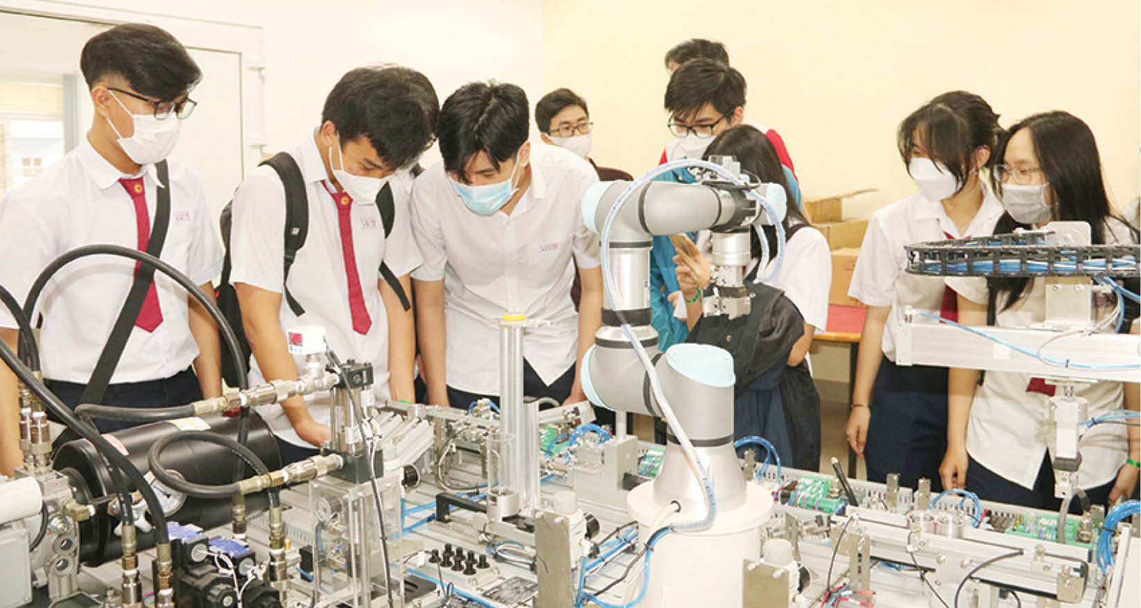Gắn kết đại học với trường phổ thông trong giáo dục STEM