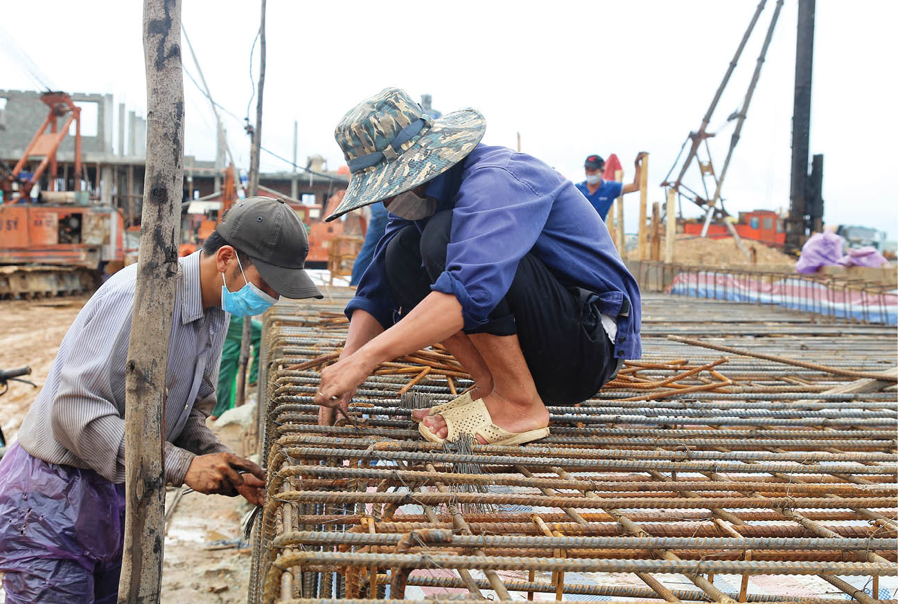 Giảm hộ nghèo cho thành phố