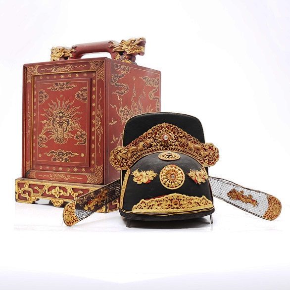 Hai cổ vật được một doanh nghiệp đấu giá tặng lại cho Huế