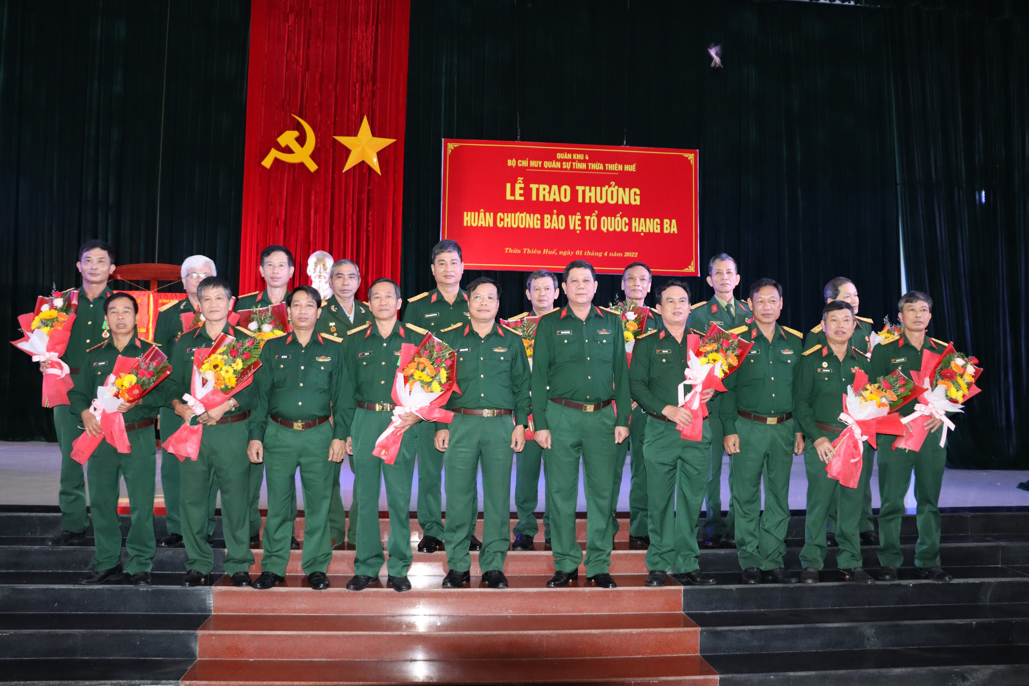 Trao tặng Huân chương Bảo vệ Tổ quốc hạng Ba cho 16 cá nhân