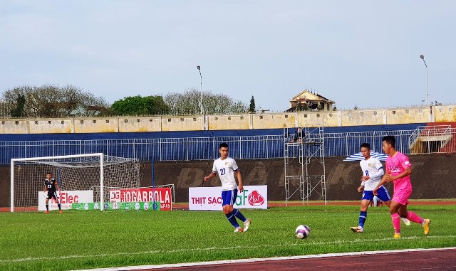 CLB Huế thảm bại trên sân nhà