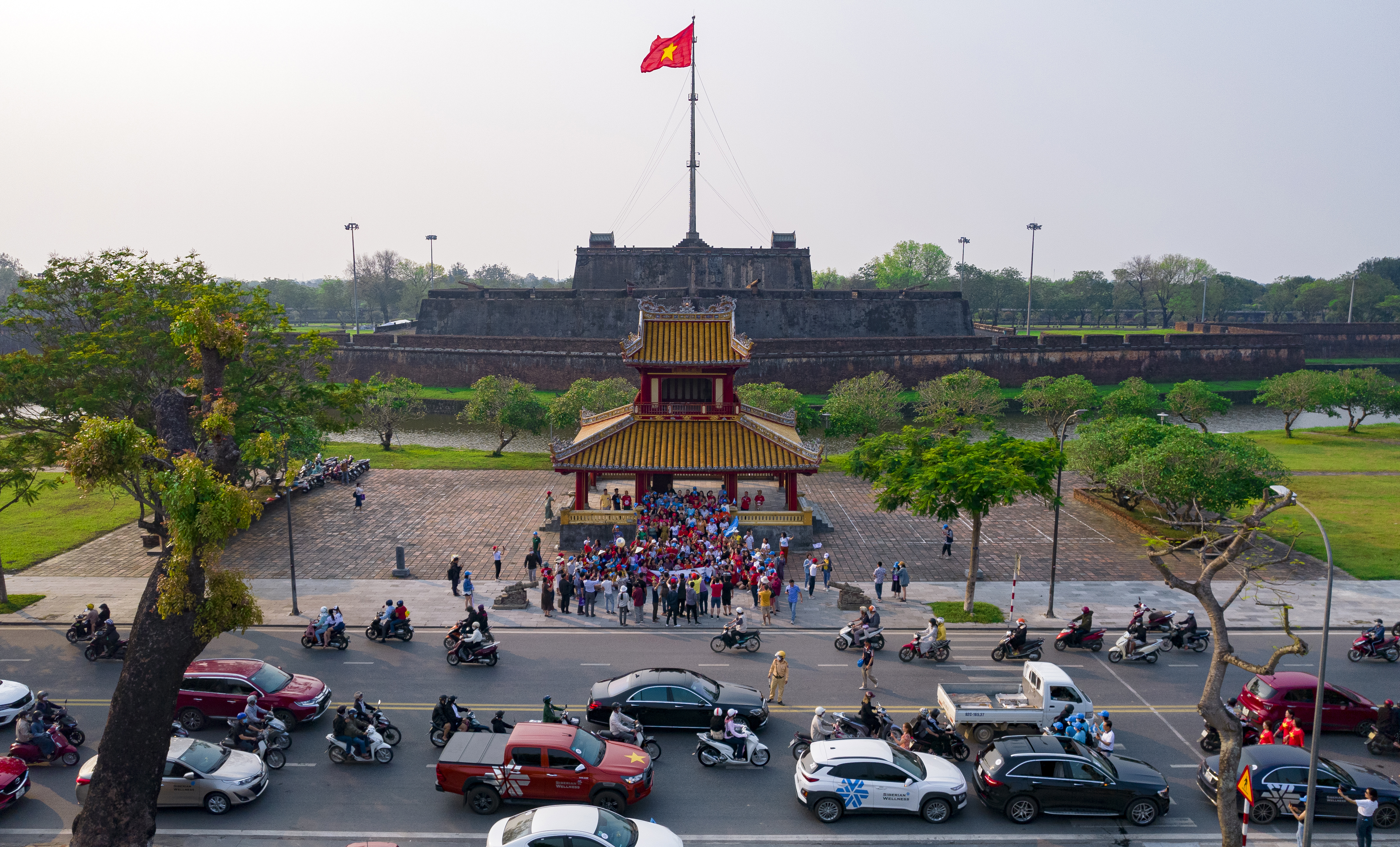 Đoàn caravan xuyên Việt “Hành trình thịnh vượng 2022” thăm Huế