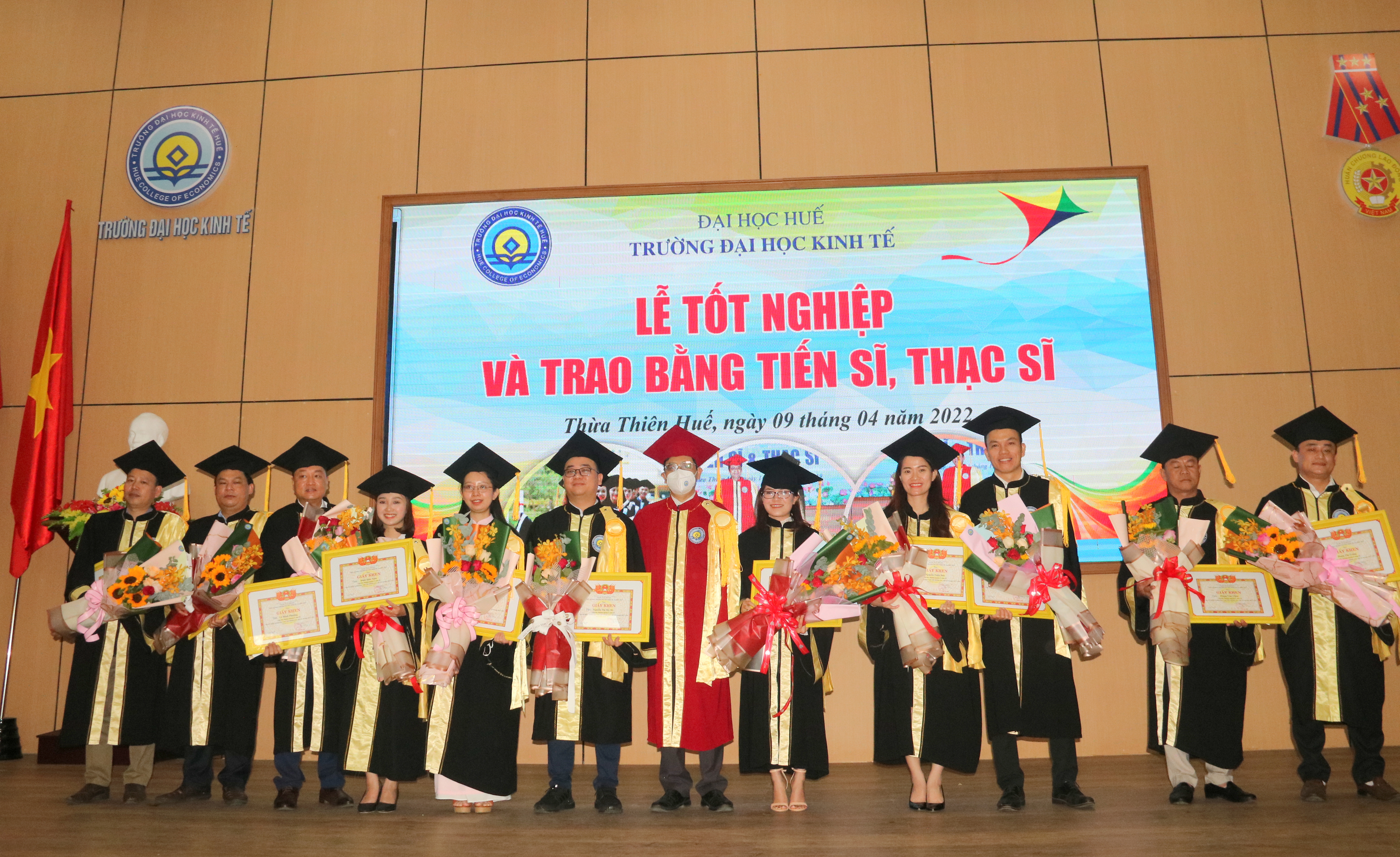 Trường ĐH Kinh tế trao bằng cho 774 tân tiến sĩ, thạc sĩ, cử nhân