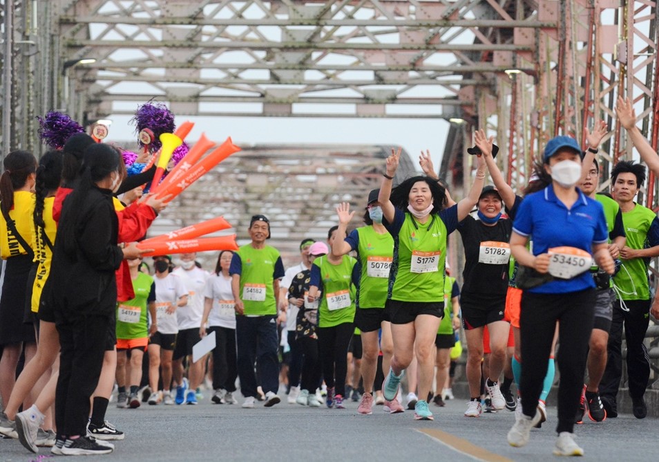 Nhiều cung bậc cảm xúc trên đường chạy VnExpress Marathon Imperial Huế