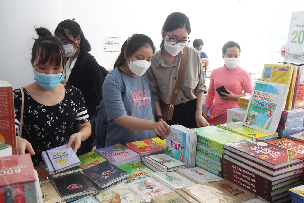 Hội sách xuyên Việt tìm đường sách cho Huế