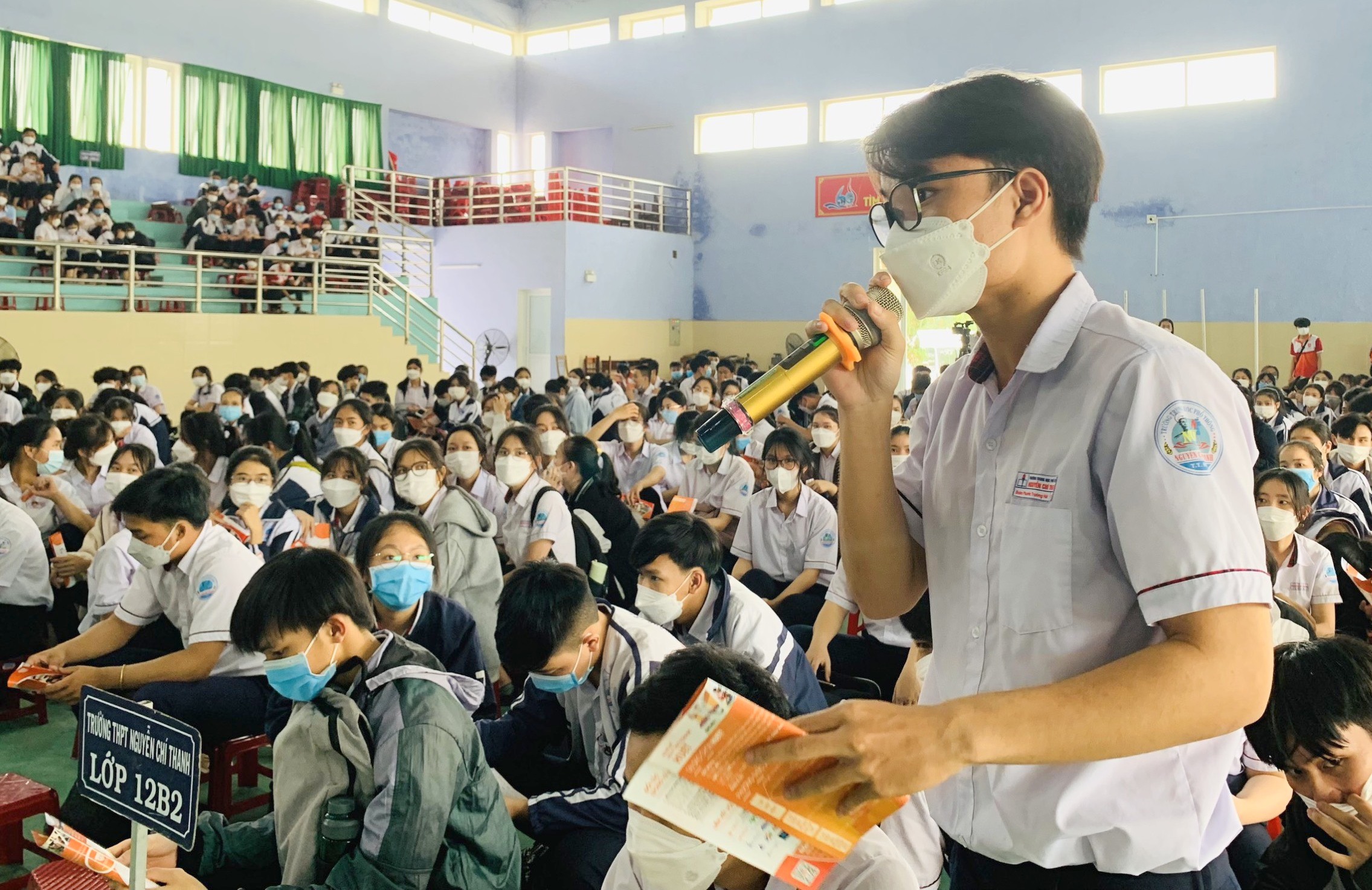 Tư vấn hướng nghiệp cho hơn 400 học sinh trung học phổ thông