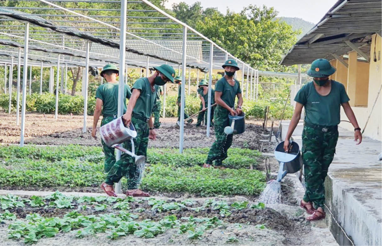 Lo bữa ăn, giấc ngủ cho chiến sĩ mới