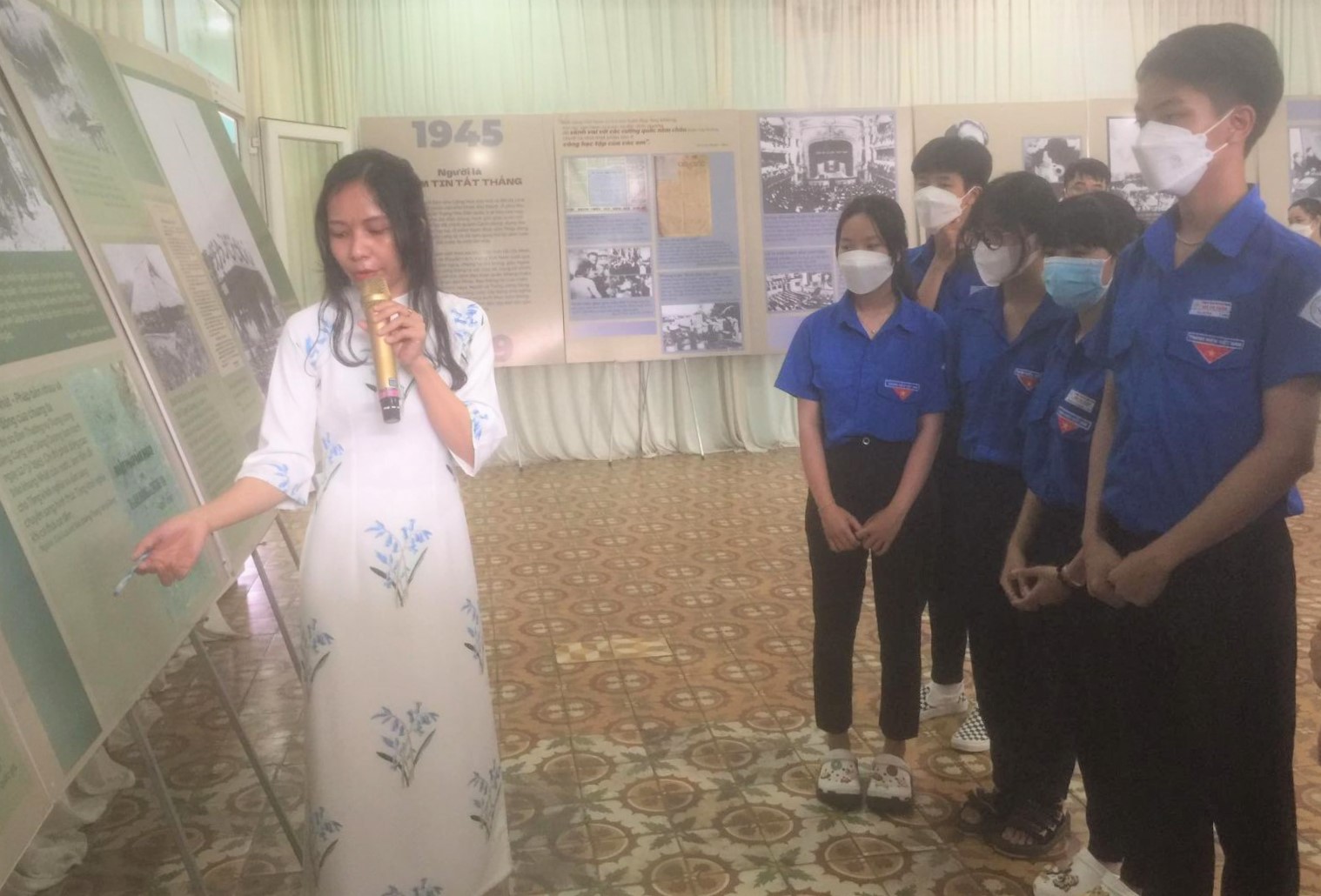 Giới thiệu về thân thế, sự nghiệp Chủ tịch Hồ Chí Minh tại Trường THPT Bùi Thị Xuân